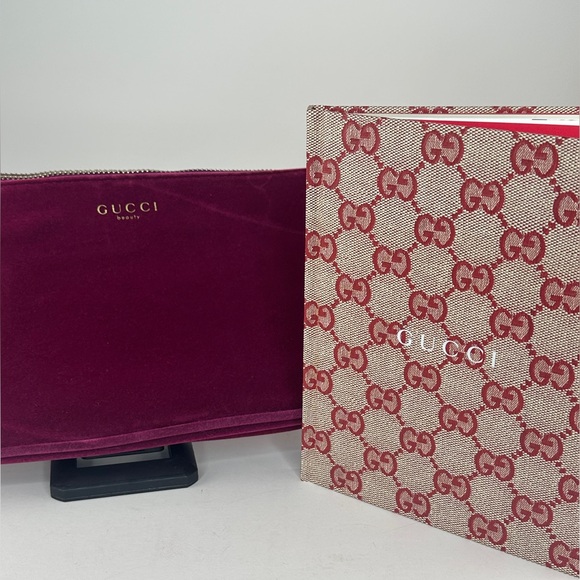 Gucci 2fer Gucci Notebook & Gucci Beauty Velvet Zip Top Pouch NWOT Bundle - Picture 1 of 10